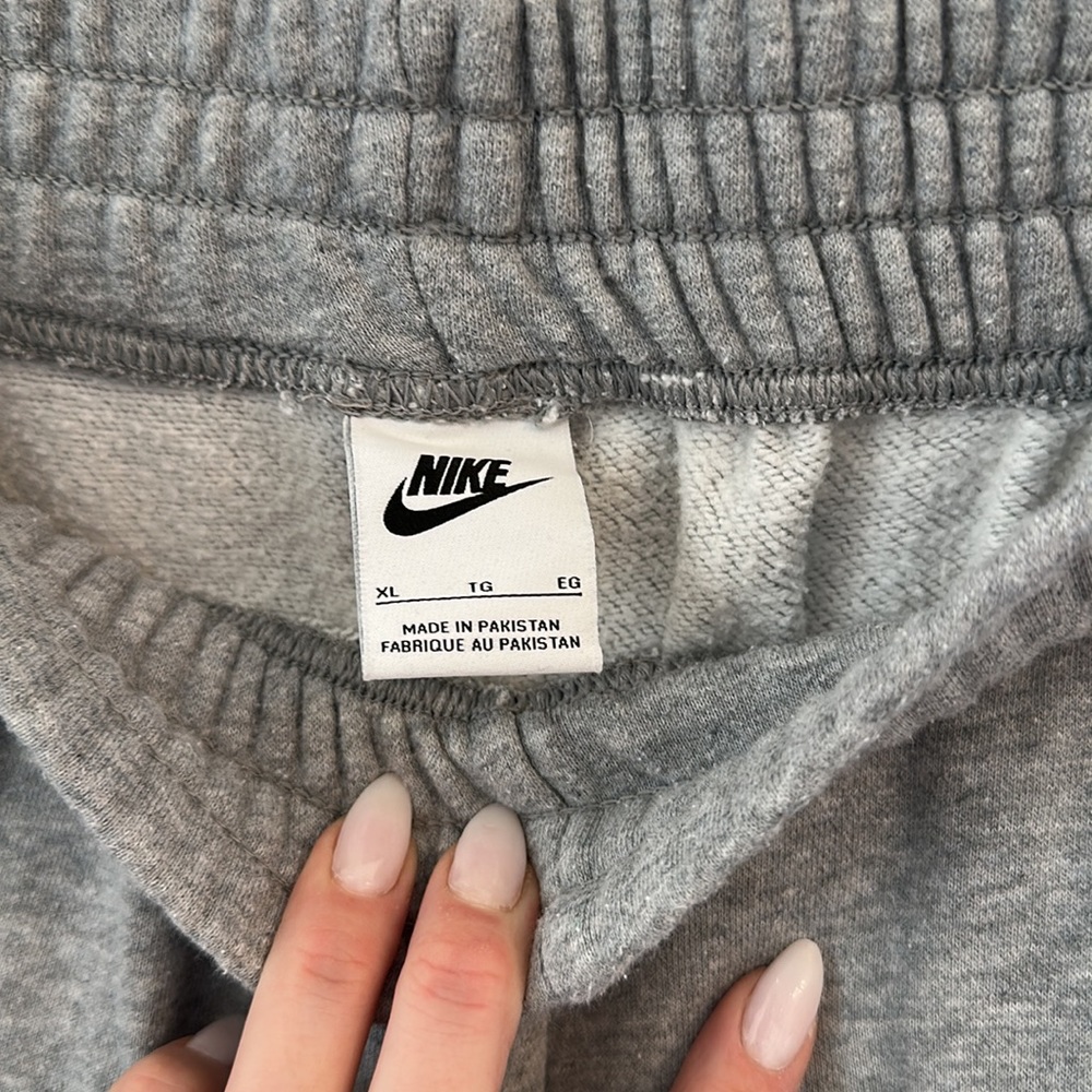 Nike- sweatsuit (SET) - Picture 8 of 8